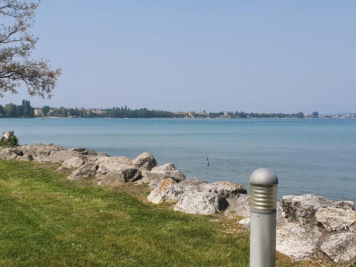 Casa Lugana 15 - Monolocale Con Piscina Fronte Lago Sirmione Exterior foto